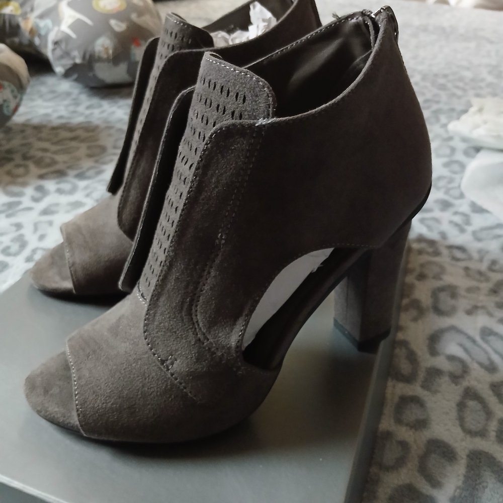 Chic Charcoal Women's Suede Heeled Boots
